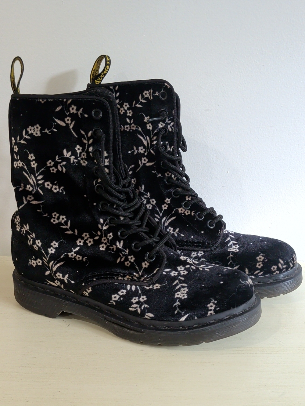 Dr. Martens Black And White Floral Velvet Lace-Up Women's Boots Size 7